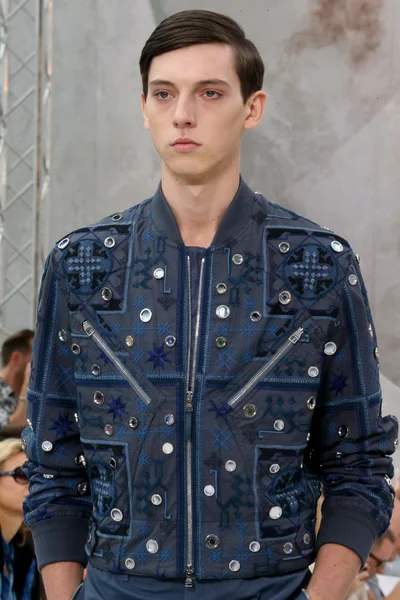 Look 43